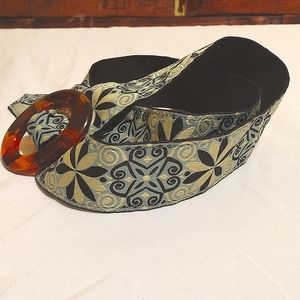 Never worn New York & Company s/m women's belt.